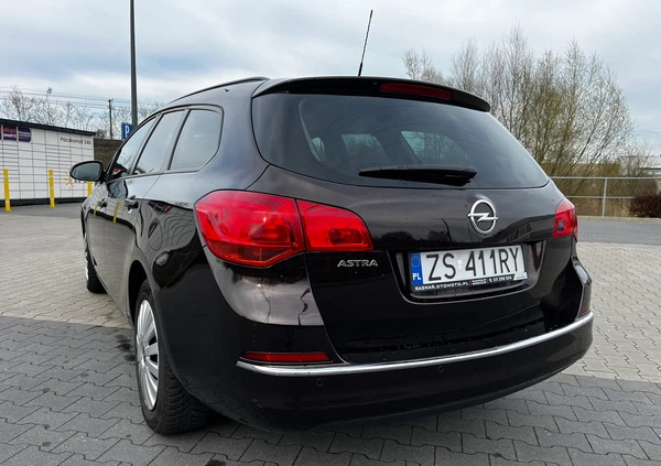 Opel Astra cena 35990 przebieg: 105500, rok produkcji 2015 z Szczecin małe 631